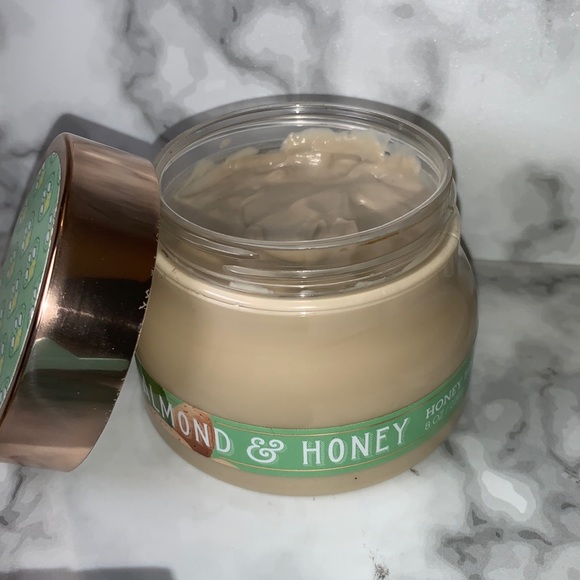 Almond & Honey 🍯 Body Soufflé Bath & Body Works - Picture 2 of 13